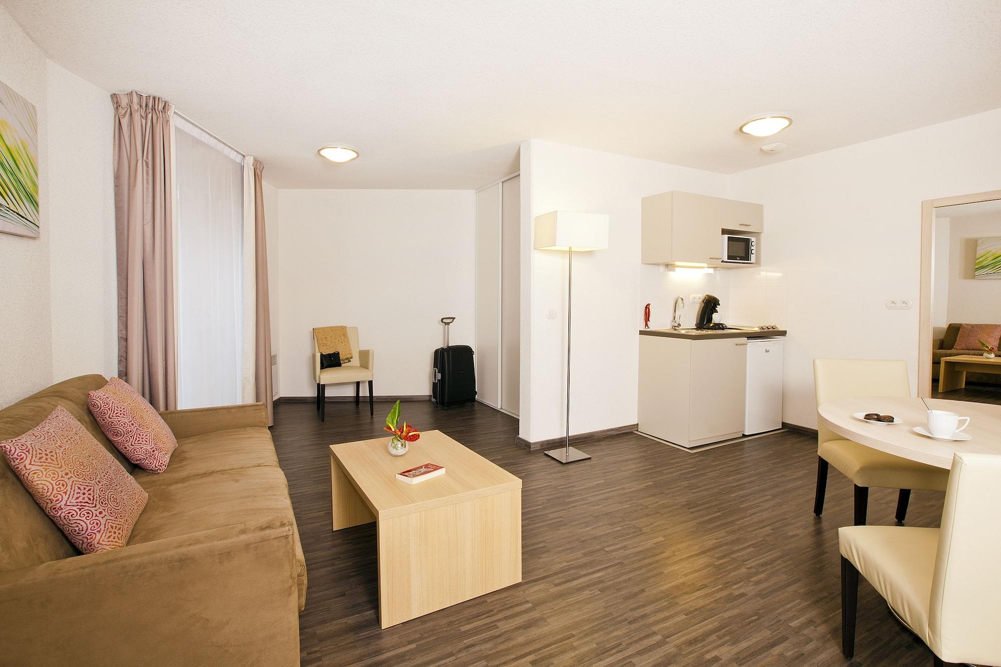 Residhome Neuilly Bords De Marne Екстериор снимка