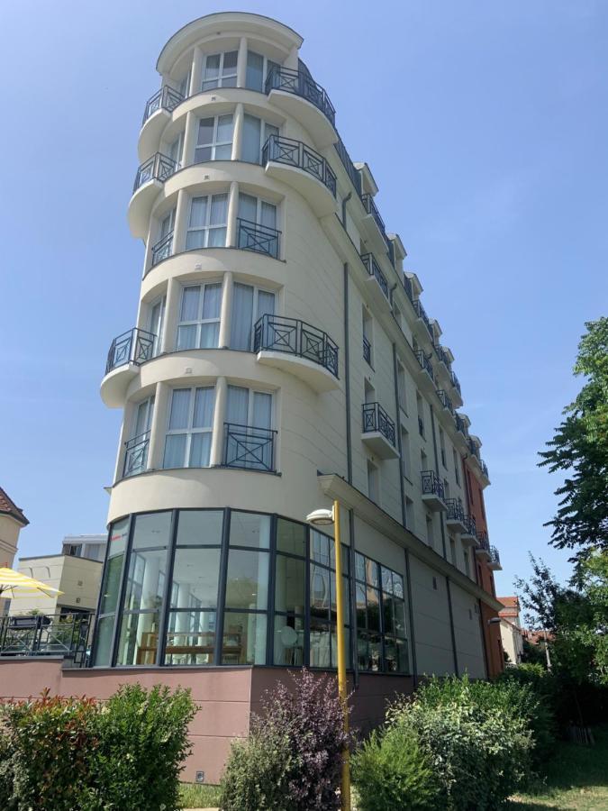 Residhome Neuilly Bords De Marne Екстериор снимка
